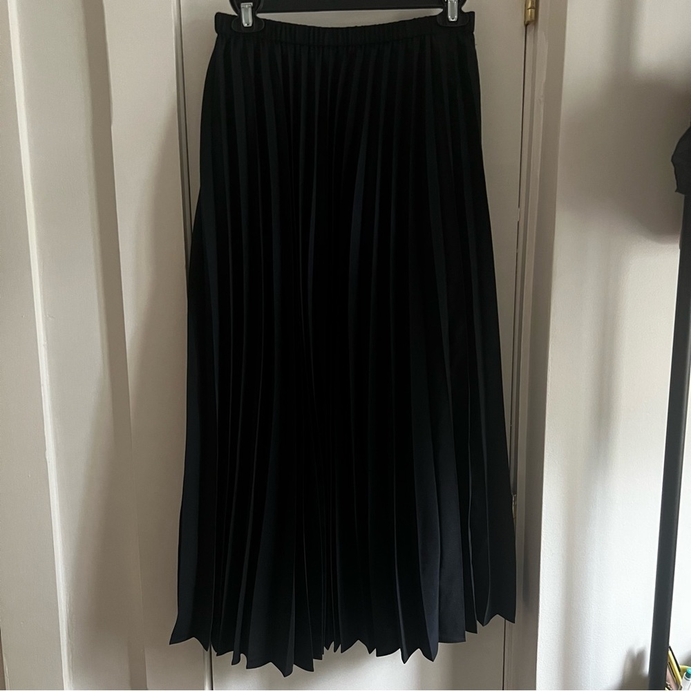 Uniqlo Midi Pleated Black Skirt - Women's Small